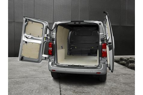 Weit aufschwingende Heckklappen beim Peugeot Expert