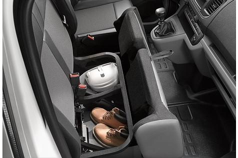 Ablagen unter den Sitzen im Citroen Jumpy