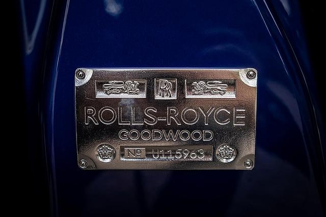 Typenschild im Rolls-Royce Cullinan Black Badge