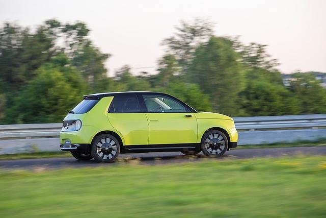 Der Honda e Prototype bringt es auf 110 kW / 150 PS