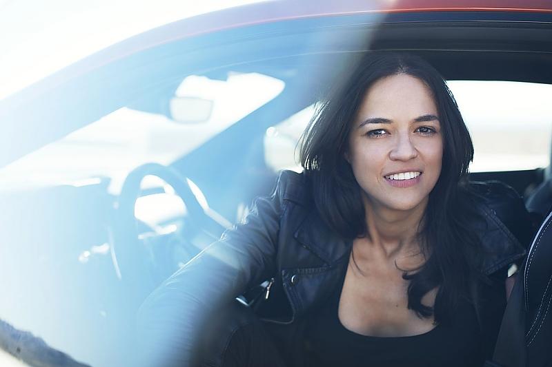 Privat fährt Michelle Rodriguez einen Toyota Prius - noch....