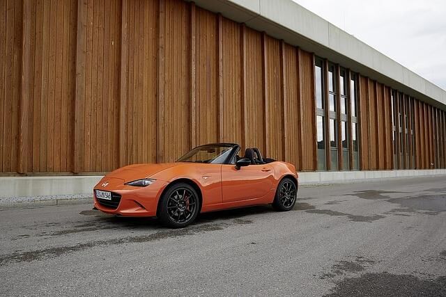 Beim Mazda MX-5 Jubiläumsmodell 2019 sorgen Bilstein-Stoßdämpfer für Traktion