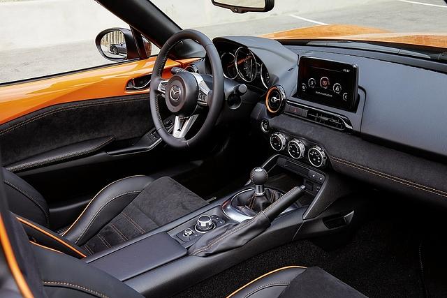 Die Einbindung des Smartphones geht via Apple CarPlay und Android Auto