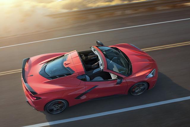 Die Corvette C8 bietet wie ihre Vorgänger die Möglichkeit, das einteilige Dach herauszunehmen