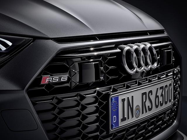 Die dreidimensionale Wabenstruktur innerhalb des Singleframe Grill ist in Schwarz glänzendgehalten