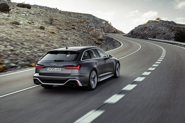 Der Vierliter mit Bi-Turboaufladung ist in der Lage, den über zwei Tonnen schweren RS6 in nur 3,6 Sekunden aus dem Stand auf Tempo 100 zu katapultieren, zwölf Sekunden sind es bis 200 km/