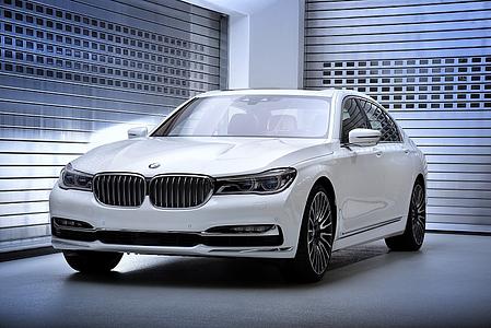BMW 750 Li Solitaire - Diamonds are the boys best friends