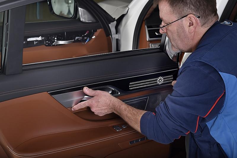 BMW 750 Li Solitaire - zusätzliche Teile wurden beledert