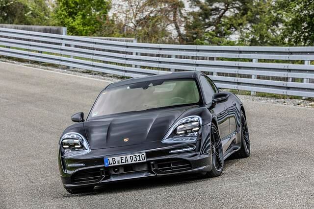 Mit dem Taycan zeigt Porsche, wo dynamisch der Hammer in Sachen E-Mobilität hängt