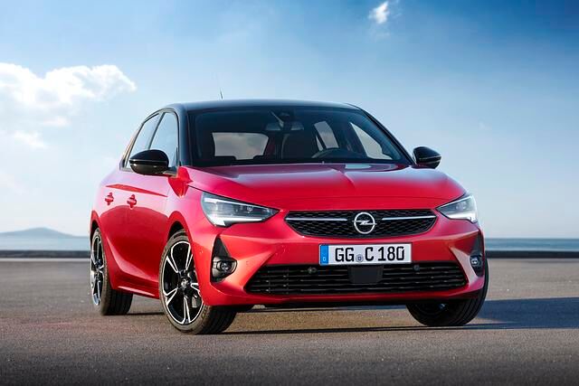 Opel Corsa - Mit Blitz und Matrixlicht