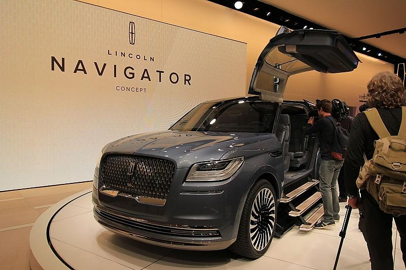 Das Lincoln Navigator Concept ist ein riesiges Auto