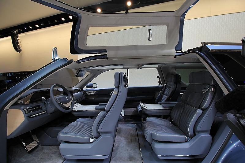 Im Lincoln Navigator Concept ist viel Platz