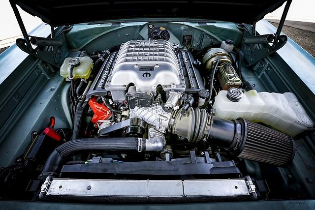 Unter Motorhaube wummert ein 707 PS starkes Hellcat-Triebwerk