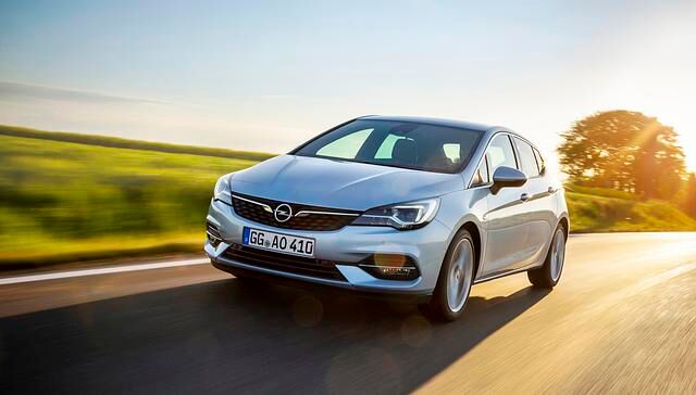 Neben der Kombiversion Sports Tourer hat Opel auch den Astra-Fünftürer überarbeitet