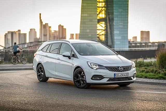 Äußerlich fällt das Facelift des Opel Astra überschaubar aus