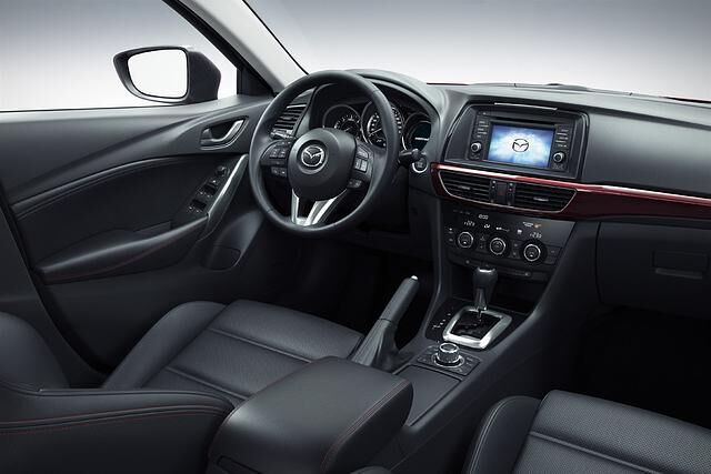Vor dem Lifting war das Cockpit seriös, aber etwas altbacken