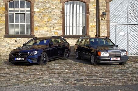 Impression: Mercedes 300 TE-24 trifft seinen Ururenkel E 53 AMG T-Modell - Noch immer schnell und praktisch