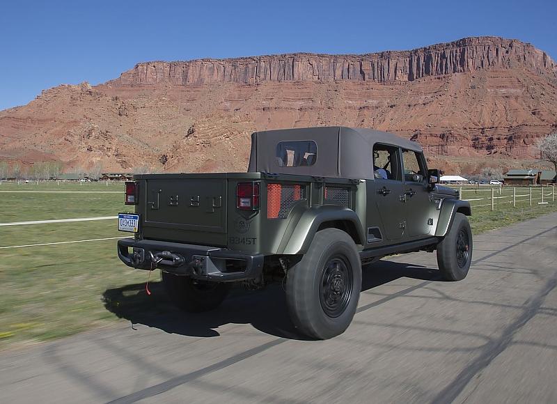 Der Lack des Jeep Crew Chief 715 Concept hat die Bezeichnung \"Tactical Green\" (taktisches Grün)