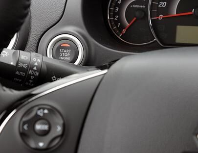 Ein Gimmick des Extra-Paketes ist das Smart-Key-System mit Knopf zum Starten des Motors.