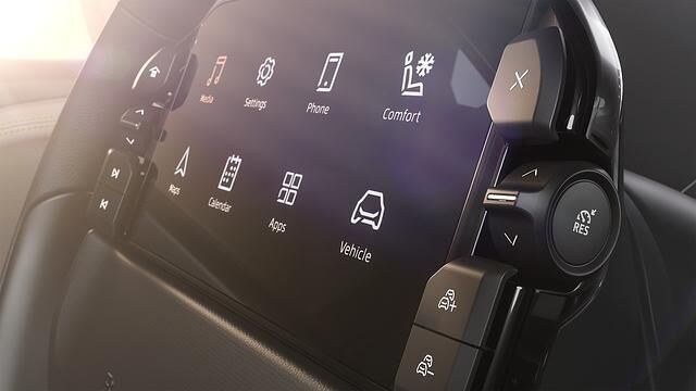 So richtig gut aufs Fahren konzentrieren kann man sich im M-Byte fürs erste allerdings ohnehin nicht. Denn zumindest auf den ersten Kilometern sind die Hände ständig versucht, auf dem Touchscreen...