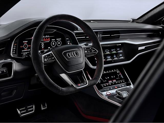 Am Lenkrad können die Audi drive select Modi RS1 und RS2 über die \"RS-MODE\"-Taste angewählt werden