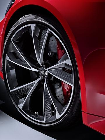 Beim Audi RS 7 Sportback sind 21 Zoll Reifen serienmäßig, optional gibt es 22 Zoll Reifen