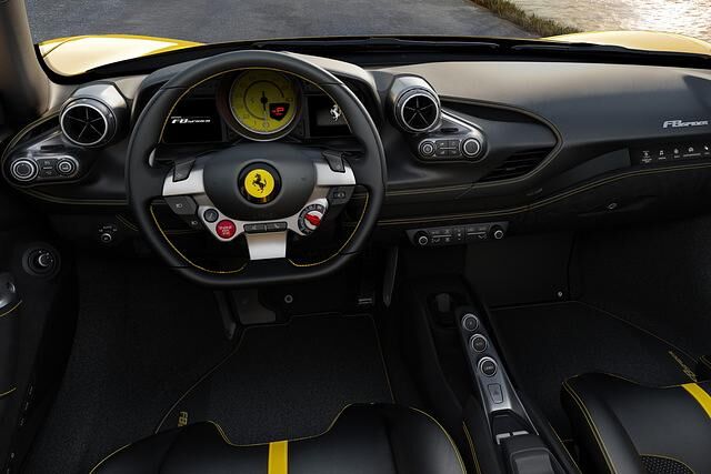Auch das Interieur des F8 wurde im Vergleich zum 488 modernisiert