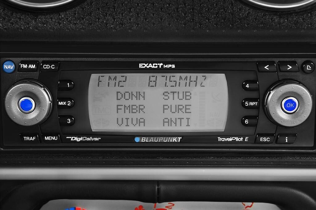 Lotus Europa (Baujahr 2010) S 2 Türen Radio und Infotainmentsystem