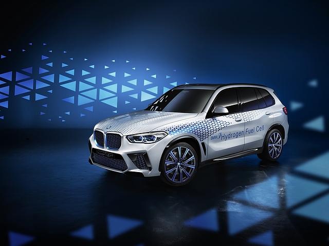 Die Studie BMW i Hydrogen Next nimmt die Kleinserie der Brennstoffzellenfahrzeuge, die 2022 auf den Markt kommen, vorweg