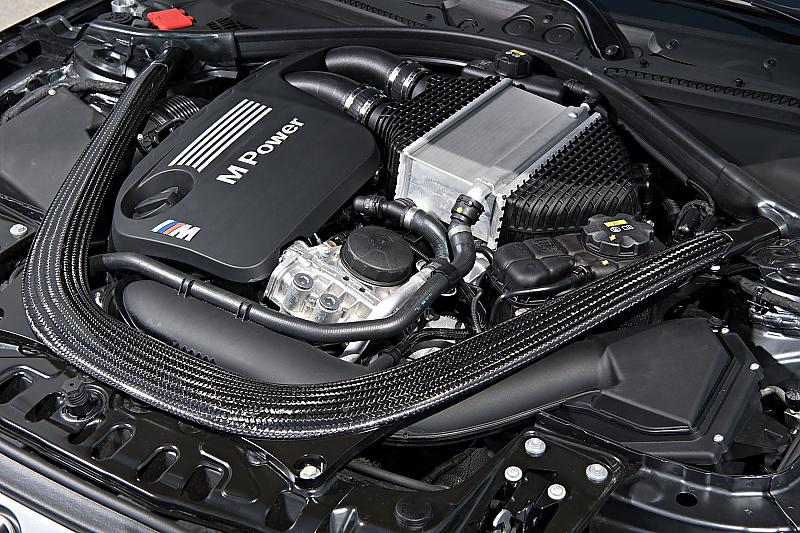 Das 3,0 Liter große Reihensechszylinder-Triebwerk des BMW M4 GTS.