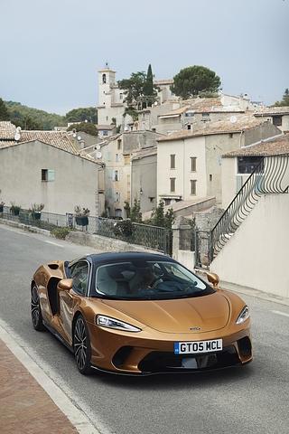 Der McLaren GT soll dem Aston Martin DB 11 das Leben schwer machen