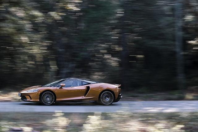 Nach 3,2 Sekunden erreicht der McLaren GT die 100 km/h Marke