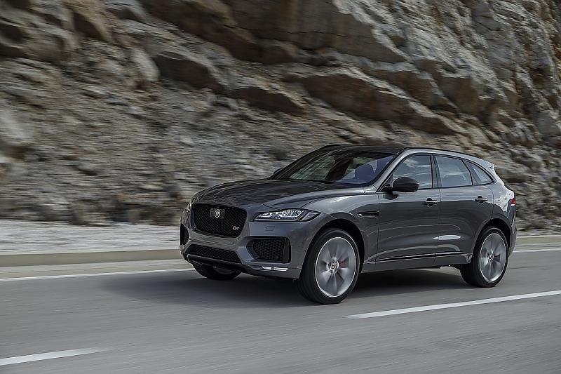 Nach 5,5 Sekunden erreicht der F-Pace 3.0 S die 100-km/h-Marke
