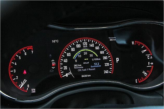 Wie mittlerweile bei vielen Autos werden auch hier die Instrumente digital dargestellt