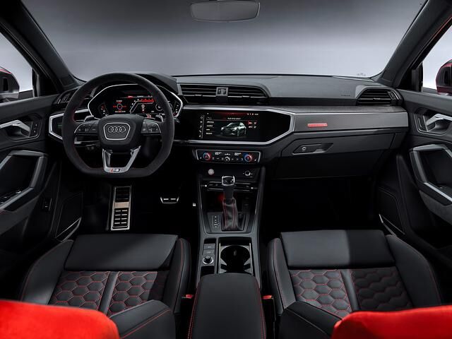 Im Innenraum trimmten die Spezialisten von Audi Sport das Cockpit gezielt in Richtung Vorlieben der RS-Kundschaft