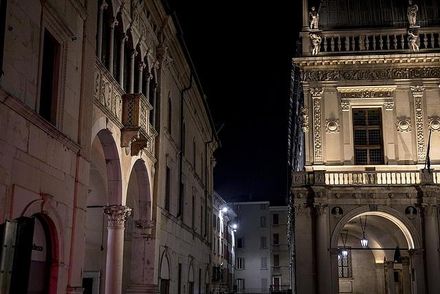 Der Prolog durch das nächtliche Brescia war eindrucksvoll