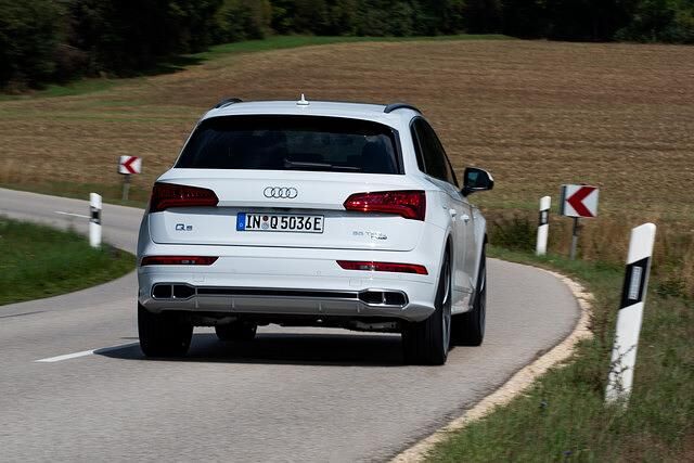 Bei Q5, A6 und A7 kombiniert Audi den Elektromotor jeweils mit einem Zweiliter-Vierzylinder-Turbobenziner (TFSI)