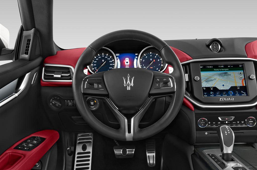 Maserati Ghibli (Baujahr 2015) S Q4 4 Türen Lenkrad