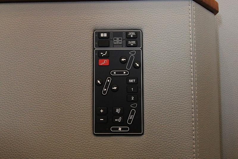 Die Sitze lassen sich automatisch verstellen.