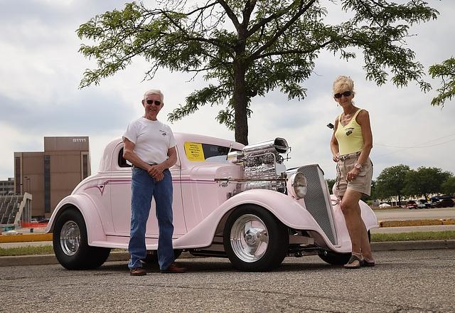 Jeannie und Kenny sind eigens aus Pennsylvania nach Detroit gekommen, um ihre \"Miss Pinky\" mit 803 PS vorzuführen