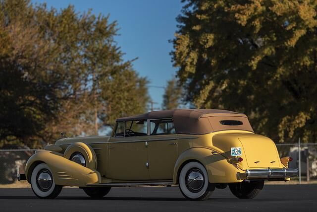 Das für die späten 30er-Jahre typische, tropfenförmige Design prägt diesen 35er-V16