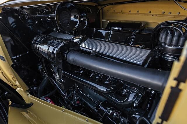Der von preisgekrönten Restauratoren hergerichtete Imperial Convertible Sedan bietet einen fahrbereiten Original -V16-Motor