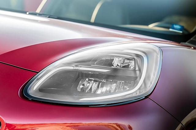 Ein klein wenig erinnern die Frontscheinwerfer des Ford Puma an den Porsche Cayenne