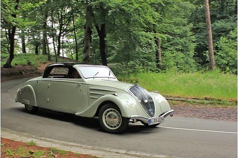 Der Peugeot 402 Eclipse ist 1,54 Meter hoch,...