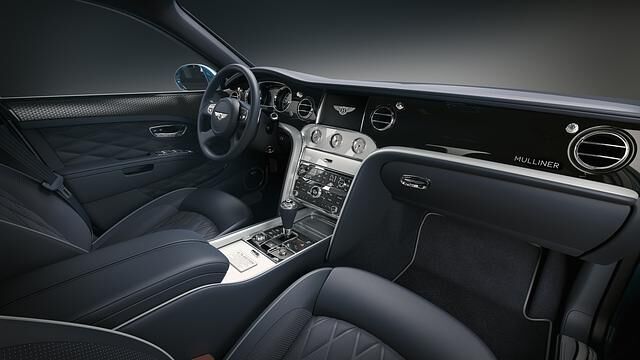 Innen bietet der Mulsanne 6.75 Edition einen edlen Mix aus Oberflächen und Materialien