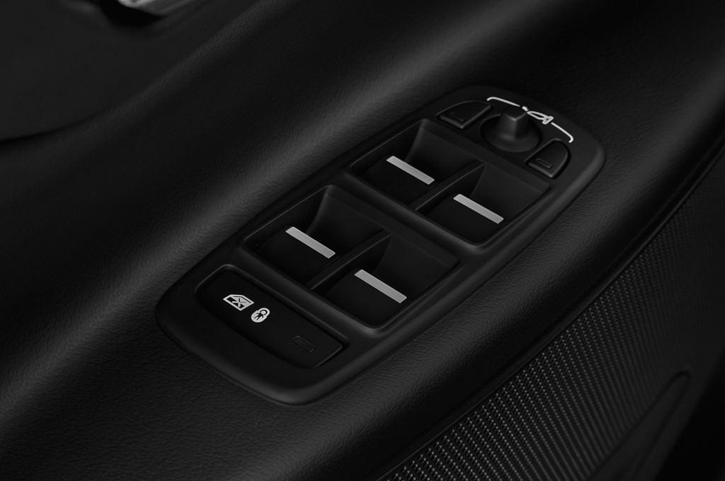 Jaguar XE (Baujahr 2016) R-Sport 4 Türen Bedienungselemente Tür