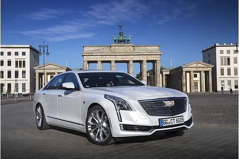 Unter der Haube arbeitet ein 3,0 Liter großer V6-Benzinmotor.