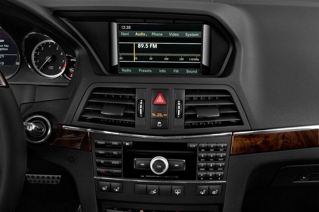 Mercedes E-Class (Baujahr 2010) - 2 Türen Radio und Infotainmentsystem