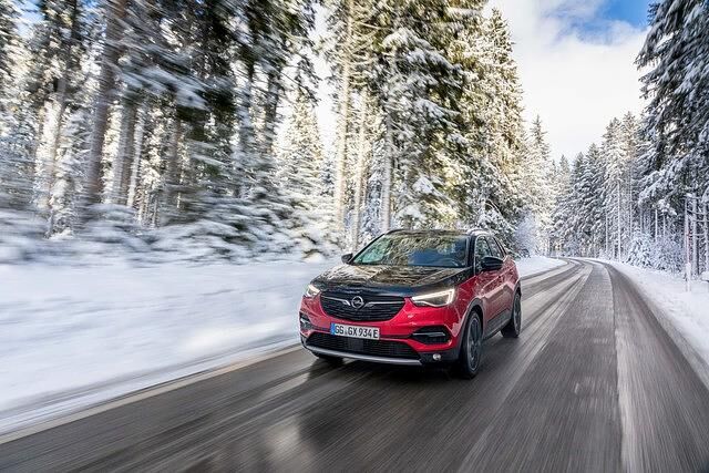 Mit seiner Systemleistung von 300 PS gibt der Opel auf Wunsch auch gerne den Sportlichen