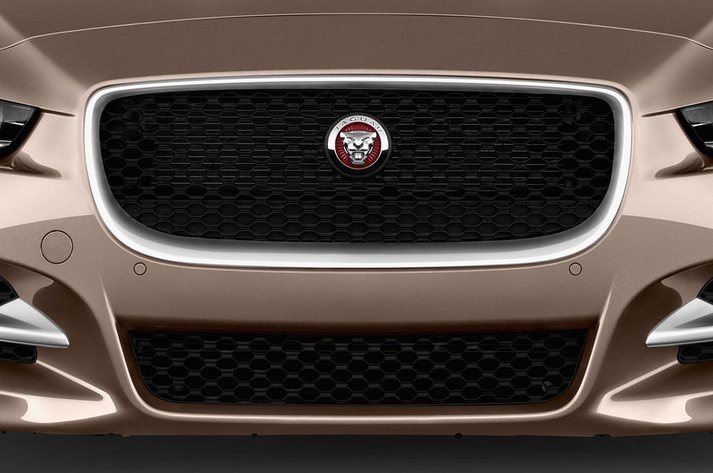 Jaguar XE (Baujahr 2016) R-Sport 4 Türen Kühlergrill und Scheinwerfer